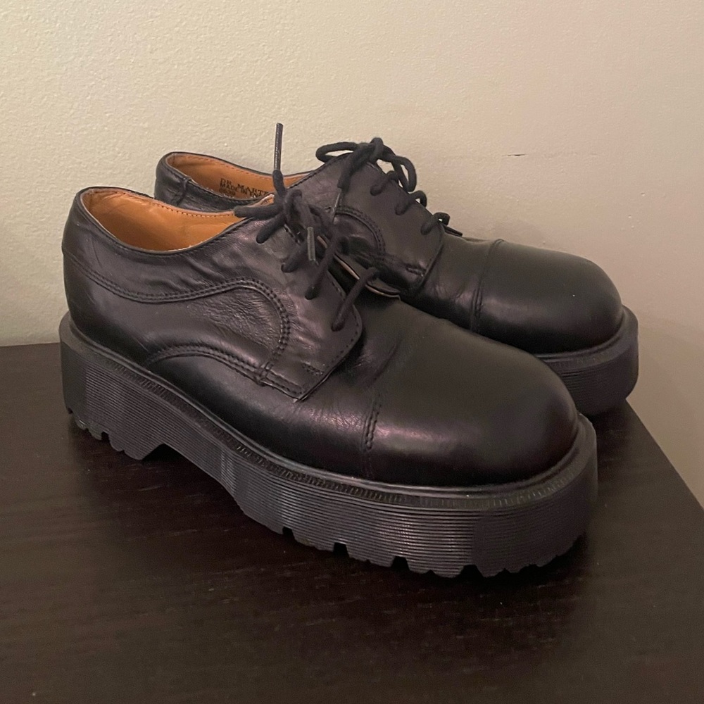 Vintage 90s platform Dr. Martens oxfords